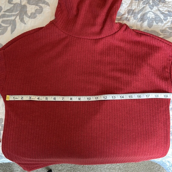 Red Turtleneck Sweater With Gold Buttons on Long Sleeves Size Medium - Picture 5 of 5